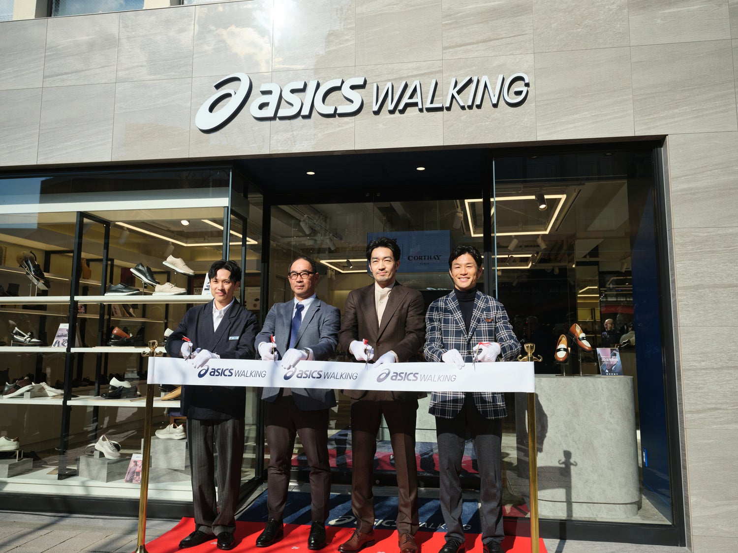 アシックス商事、神戸にASICS WALKING直営店オープン、3D足形計測機導入で快適な靴選びを実現